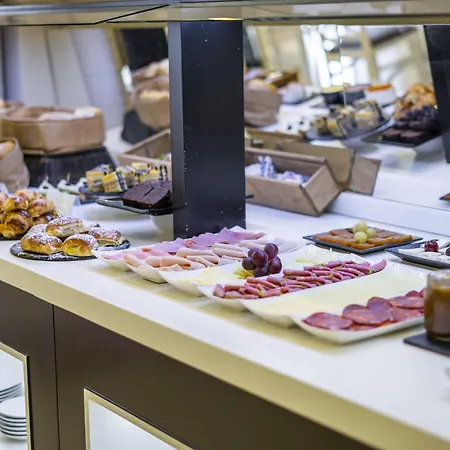 أتاراثاناس مالاغا البوتيكي فندق 3*