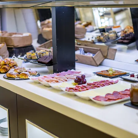 أتاراثاناس مالاغا البوتيكي فندق 3*