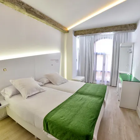 מלון Atarazanas Boutique 3*