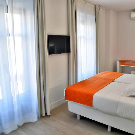 מלון Atarazanas Boutique 3*